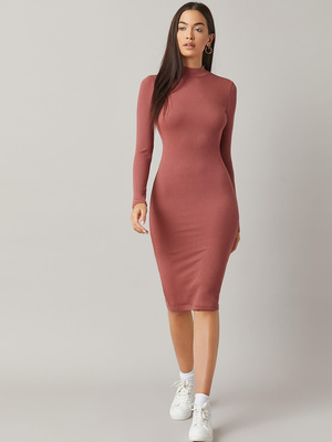 Bodycon Long Sleeve Ribbed Dress - Damenkleid in Dusty Rose, geripptes Bodycon-Midikleid,
